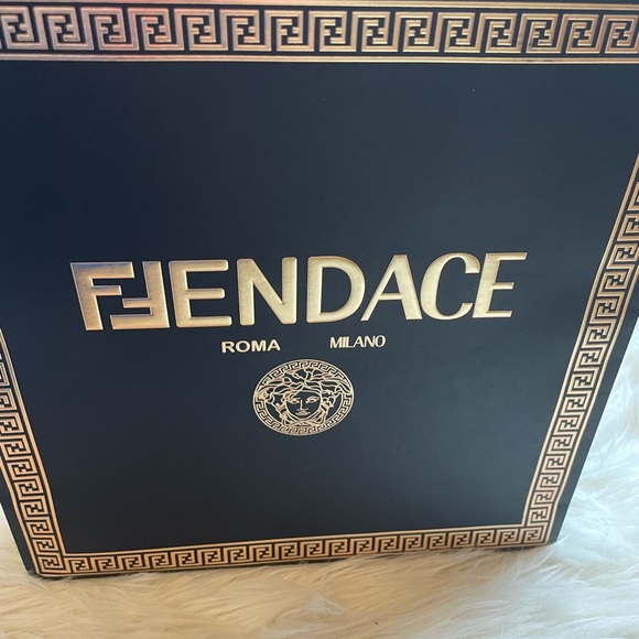 Fendace limited edition shopping bag - Picture 2 of 3